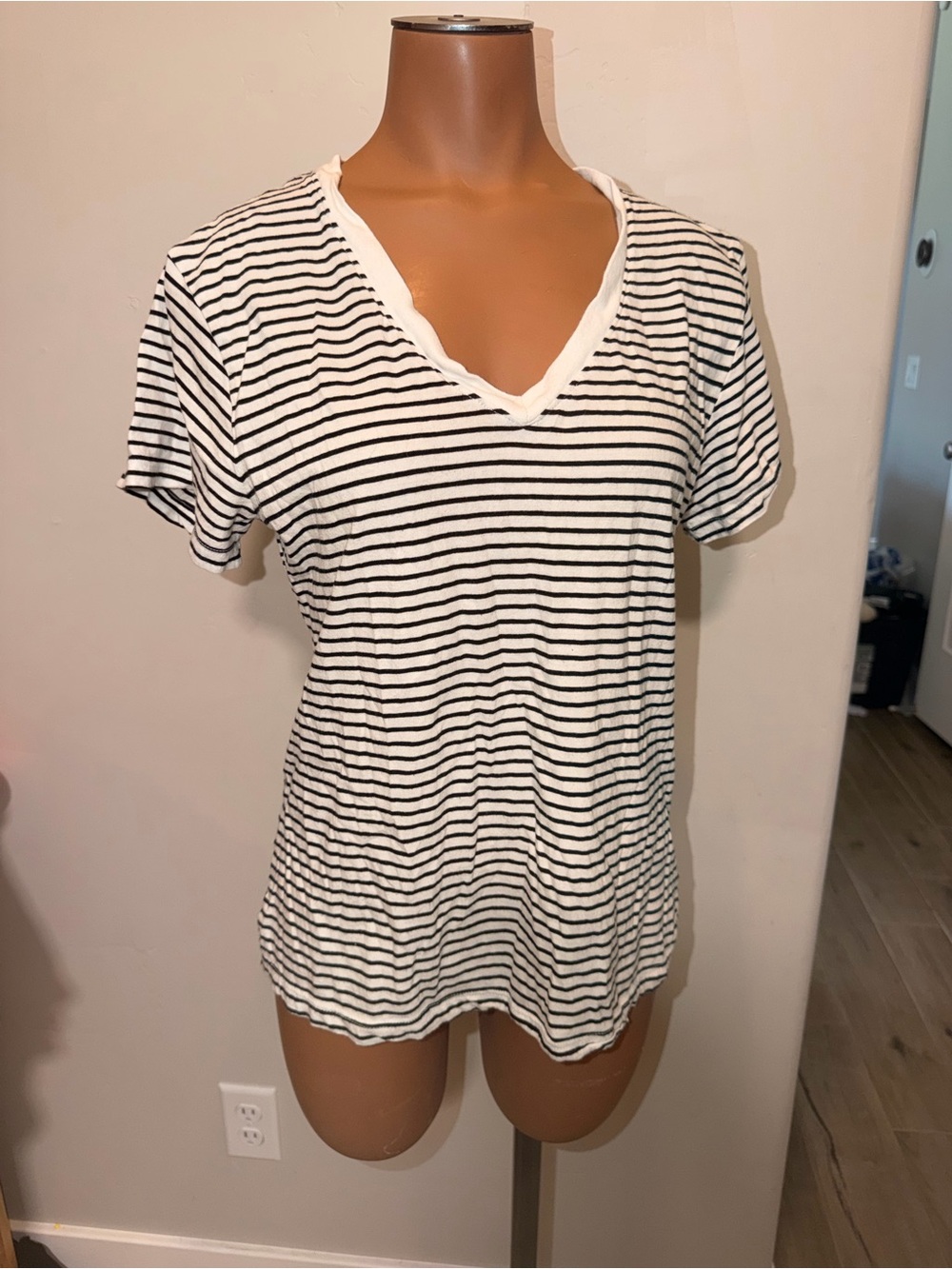 Universal Thread White Tee with Black Stripes Women’s small